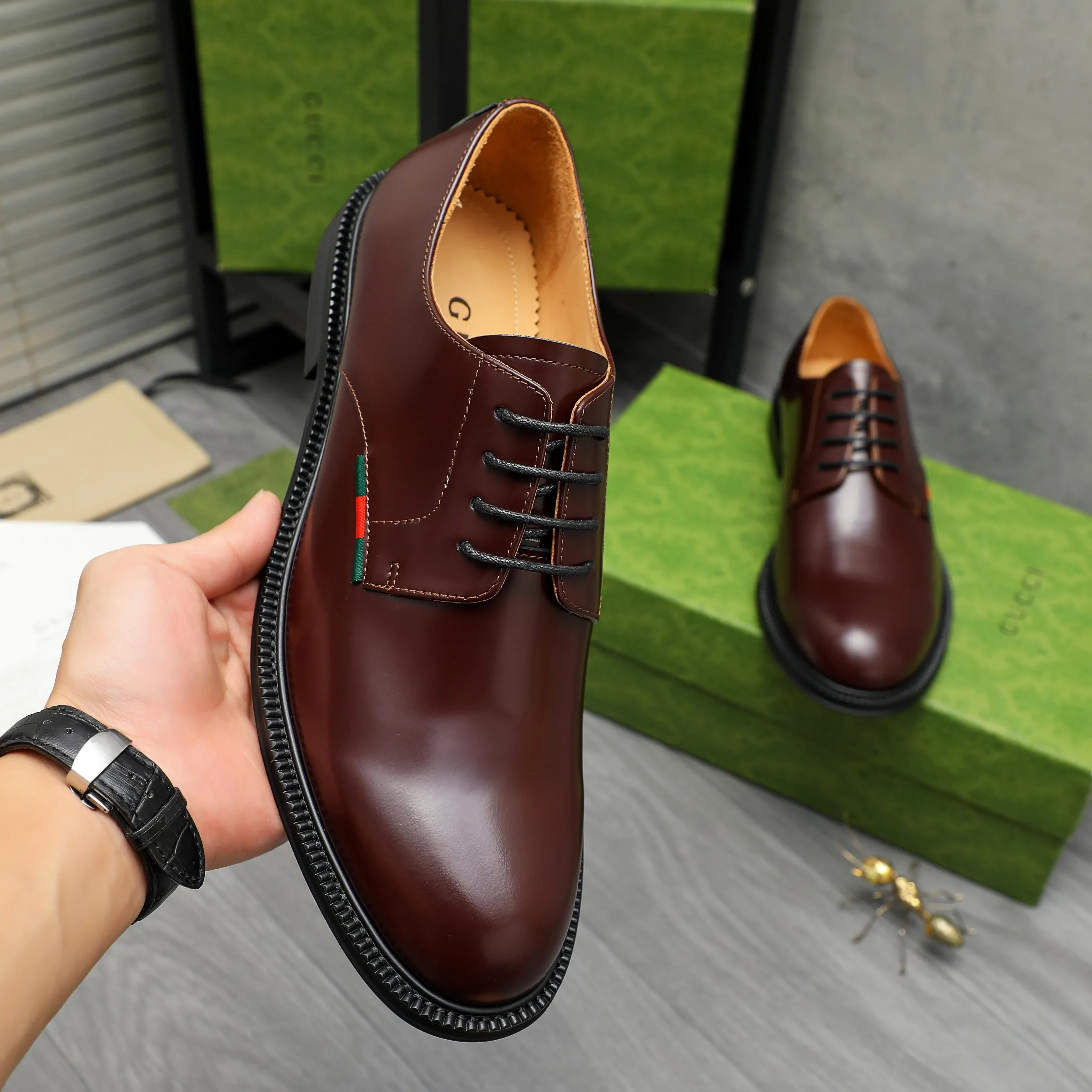 Men's shoes 💰500 Product trademark: GUCCI "Gucci" business lace-up leather shoes Regular size: 38-44 (45.46 custom-made, non-returnable) Product materials: Selected pearlescent cowhide upper, cowhide lining, original rubber outsole